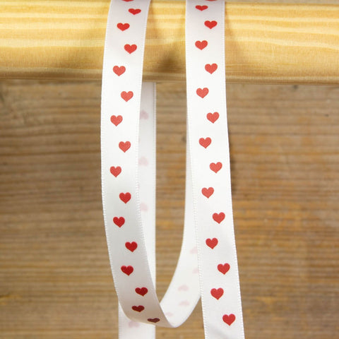 wit Satijnlint met rode Hartjes - Kadopapier.net wit Satijnlint met rode Hartjes - Kadopapier.net