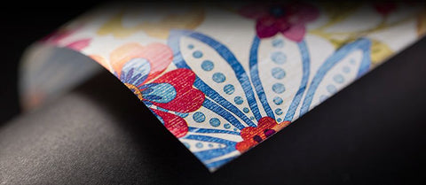 Geschenkpapier „Blumenpracht“ – Bunt und floral 