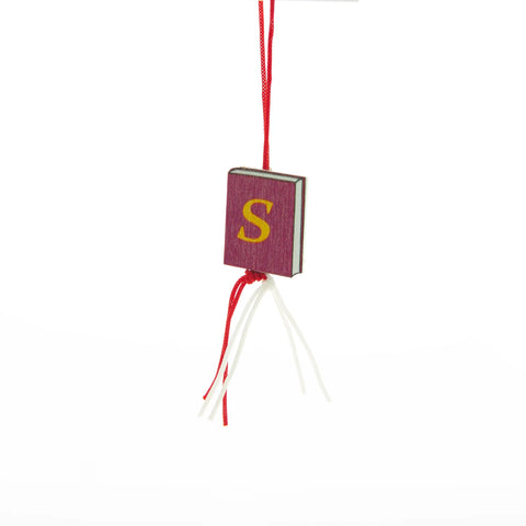 Gelukshanger Boek van Sint – 25 mm – Rood met gouden "S" – 100 stuks
