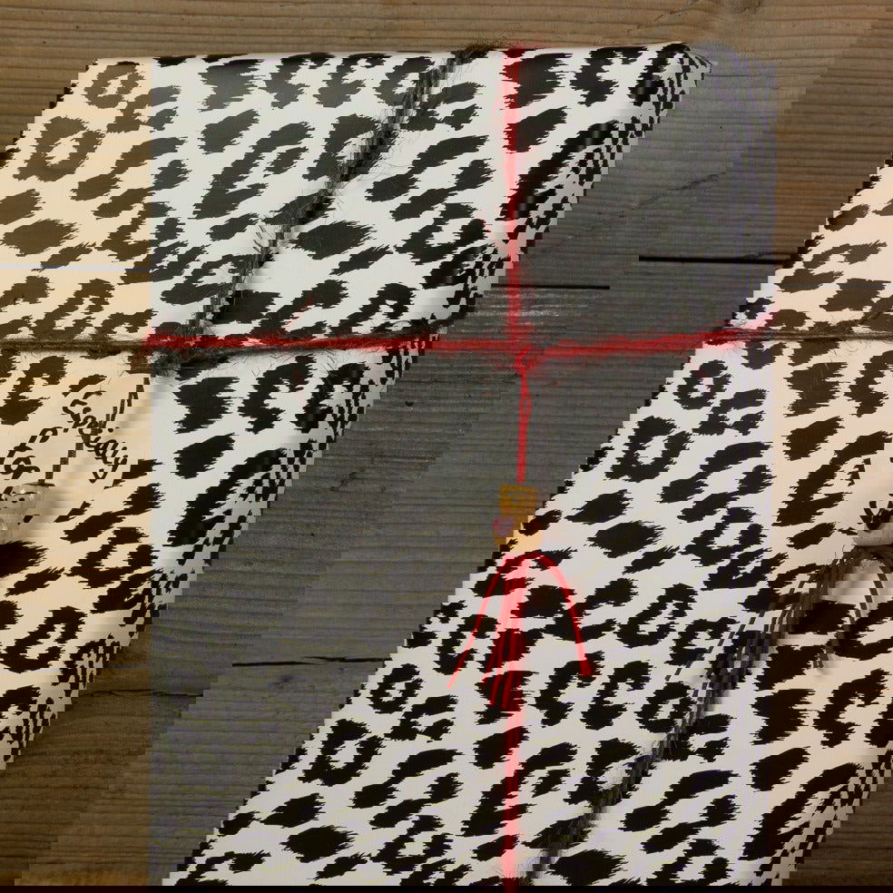 Zwart-wit Panterprint inpakpapier - Kadopapier.net